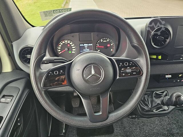 High-roof van MERCEDES-BENZ SPRINTER 311 L2H2 RWD Mbux Airco!