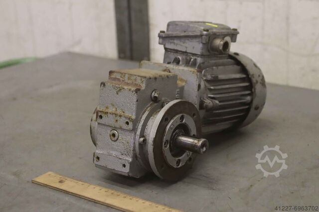 Getriebemotor 0,15/0,19 kW 175/356 U/min Emod SK400SUF-63L-4/2