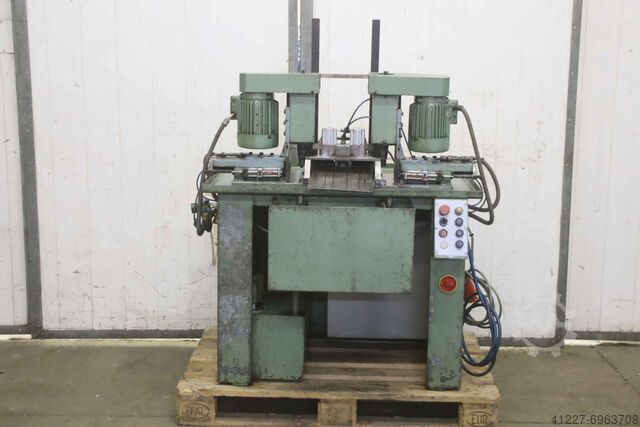 Milling machine with two spindles unbekannt Zweispindel-Fräsmaschine