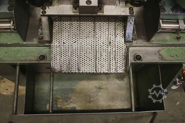 Milling machine with two spindles unbekannt Zweispindel-Fräsmaschine