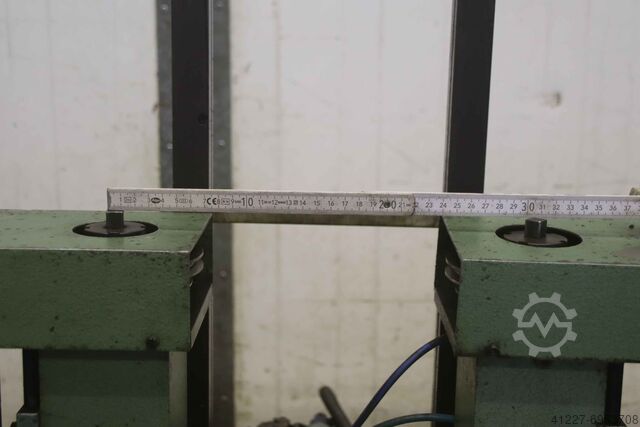 Milling machine with two spindles unbekannt Zweispindel-Fräsmaschine