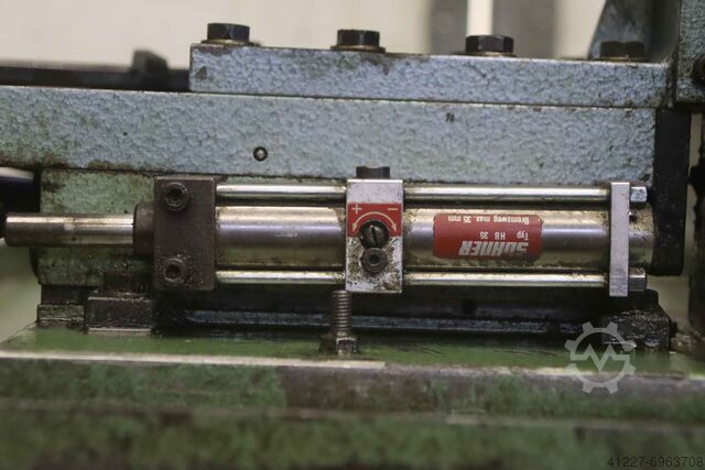 Milling machine with two spindles unbekannt Zweispindel-Fräsmaschine