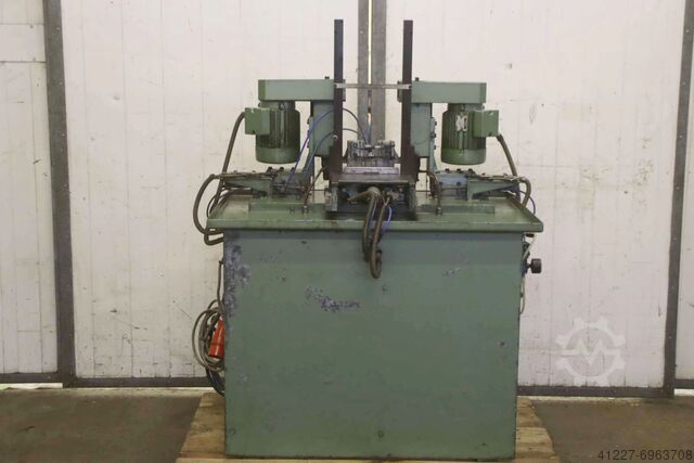 Milling machine with two spindles unbekannt Zweispindel-Fräsmaschine