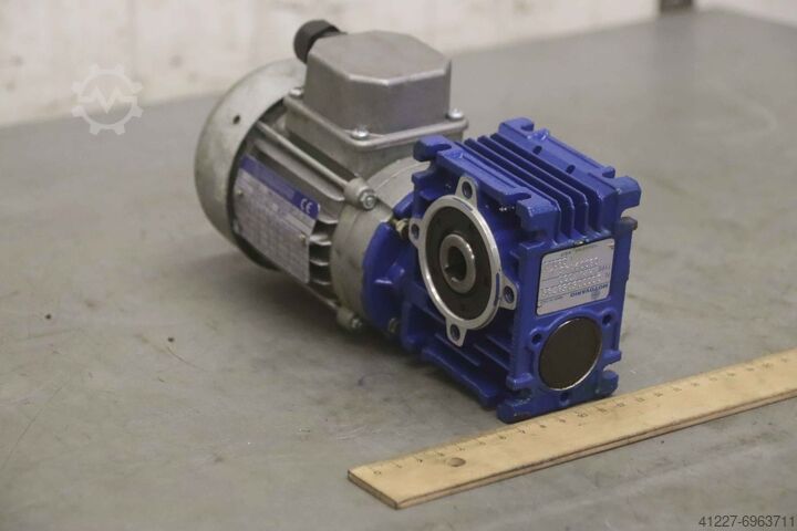 Getriebemotor 0,06 kW 17 U/min Motovario** NMRV/030  T50B4