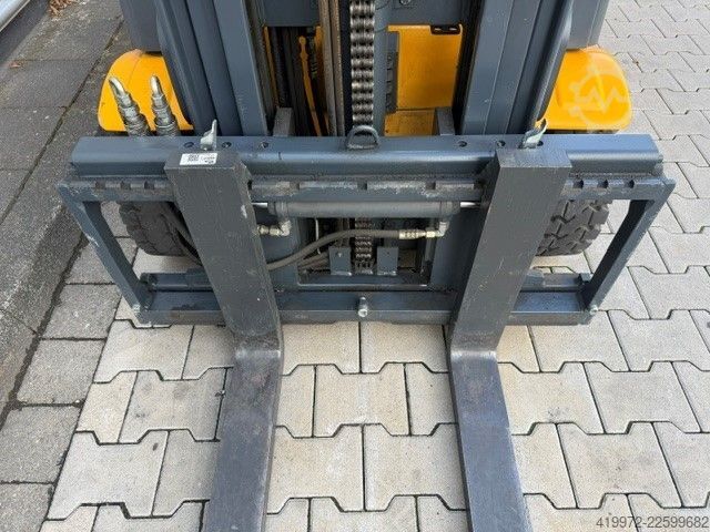 Electric 3-wheel forklift Jungheinrich EFG215