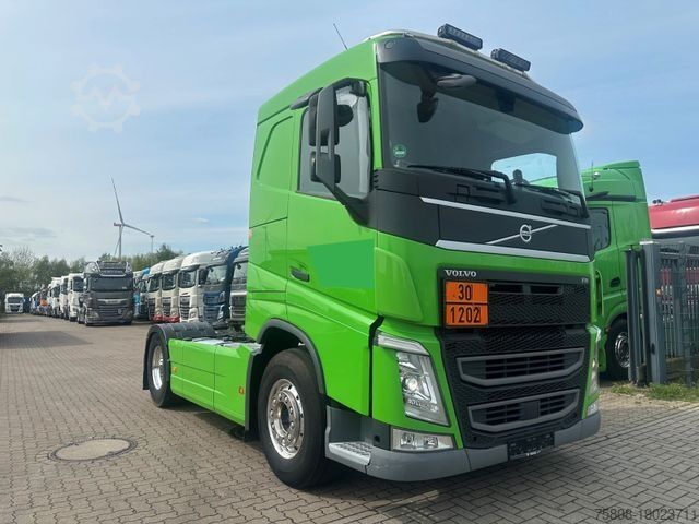 Hazardous materials truck VOLVO FH460 Flachdach ADR Hydraulik  ACC Leder Alcoa