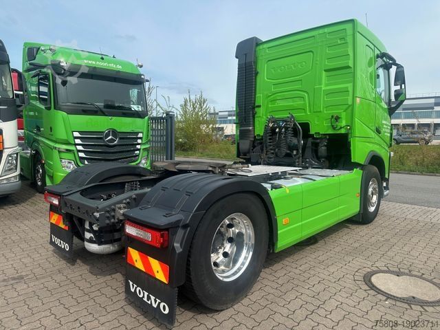 Hazardous materials truck VOLVO FH460 Flachdach ADR Hydraulik  ACC Leder Alcoa