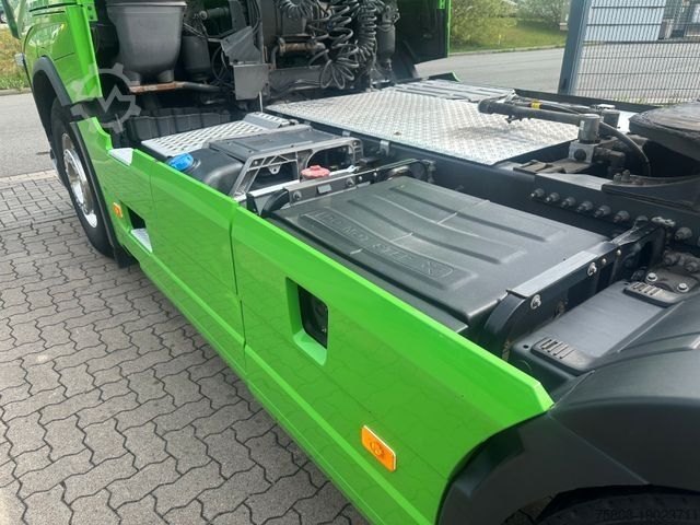 Hazardous materials truck VOLVO FH460 Flachdach ADR Hydraulik  ACC Leder Alcoa