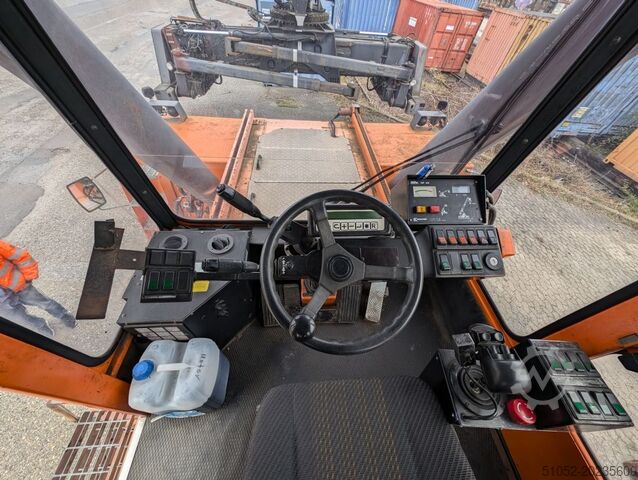 Full-container reach stacker Kalmar DC4560RC4