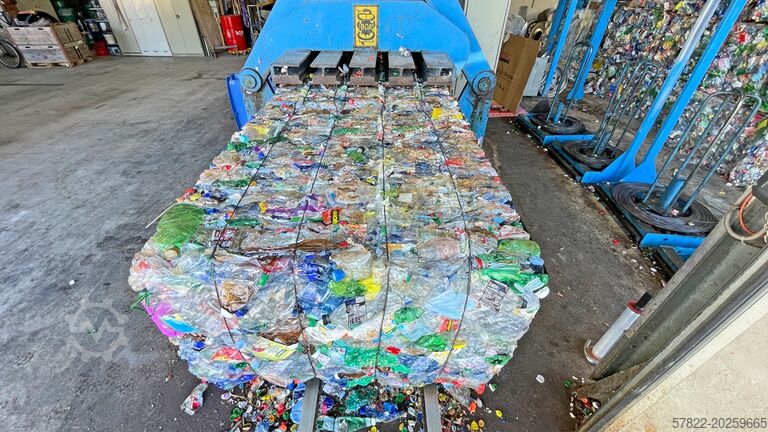 Komplette PET Presslinie 2040 mit Förderband PET-Plätter und PSS System BOA PET Recyclinganlage