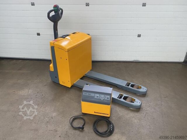 Electric pedestrian stacker, low-lift pallet truck, pallet truck (Ameise), pedestrian stacker, palle JUNGHEINRICH EJE 116