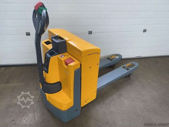 Electric pedestrian stacker, low-lift pallet truck, pallet truck (Ameise), pedestrian stacker, palle JUNGHEINRICH EJE 116