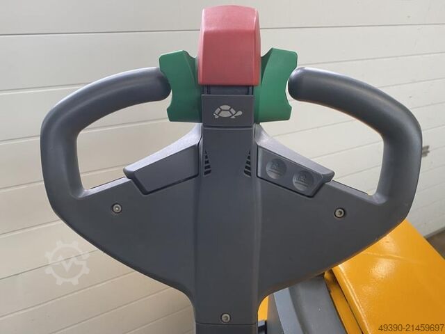 Electric pedestrian stacker, low-lift pallet truck, pallet truck (Ameise), pedestrian stacker, palle JUNGHEINRICH EJE 116