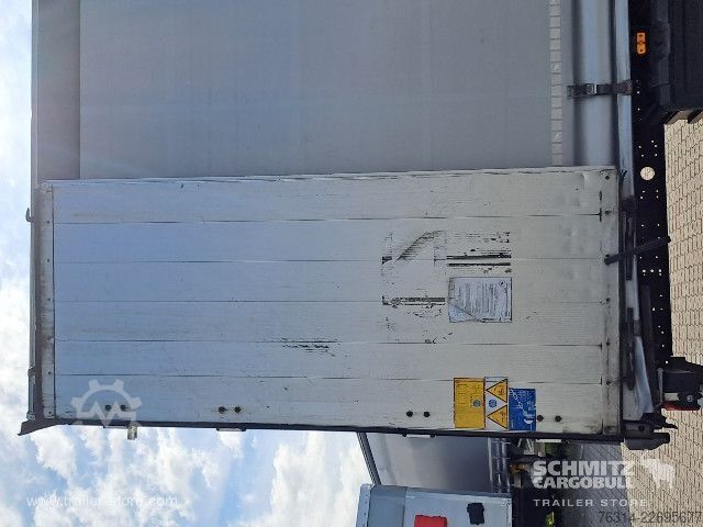 Auflieger mit Pritsche & Plane Schmitz Cargobull Curtainsider Mega Getränke