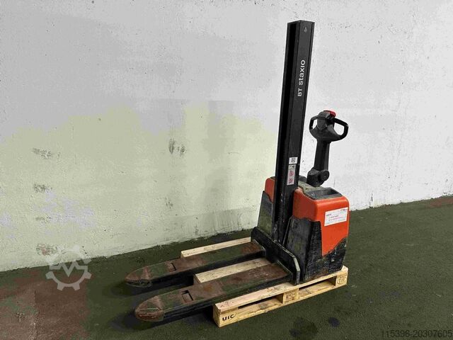 High Lift stacker Toyota HWE 100 - NO RUNNER !!! - NICHT FAHRBEREIT !