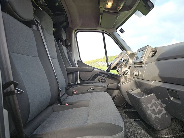High-roof van RENAULT MASTER 2.3 L2H2 Navi Euro6 AC!