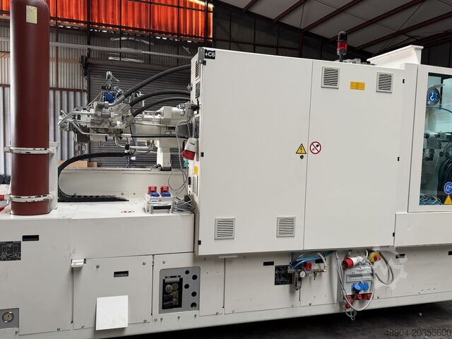 Injection molding machine KraussMaffei KM 250-1000 CX m. 2 Robots