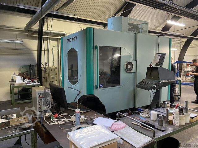 USED VERTICAL MACHINING CENTER MANUF. DMG, MODEL DMC 100 V DMG DMC 100 V