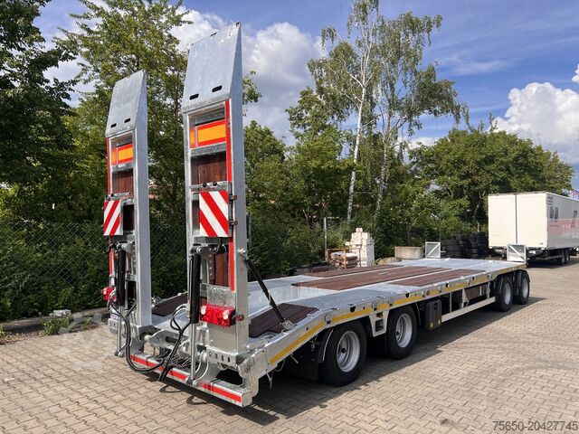 Tieflader Anhänger Möslein T4 VB H1 gerade neuer 4 Achs Tieflader gerade hydraulischen Rampen