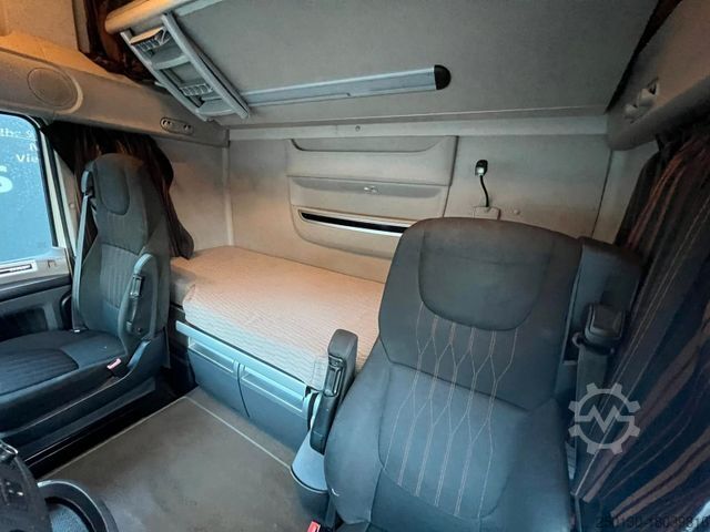 Standard tractor unit DAF XF 530 EU6 4x2 BL Retarder 2Tanks