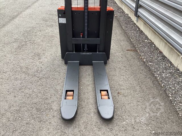 High Lift stacker Noblelift PSE15L-C D2900