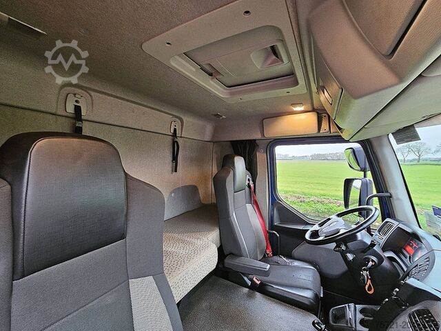 Suitcase RENAULT D 250 11.9T LIFT SIDE DOOR