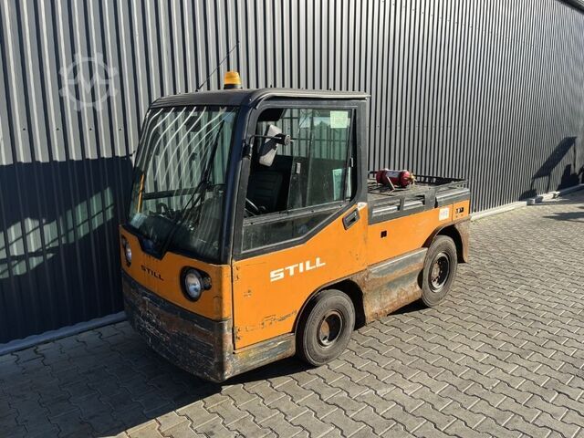 Tow Tractor Still R 07-25