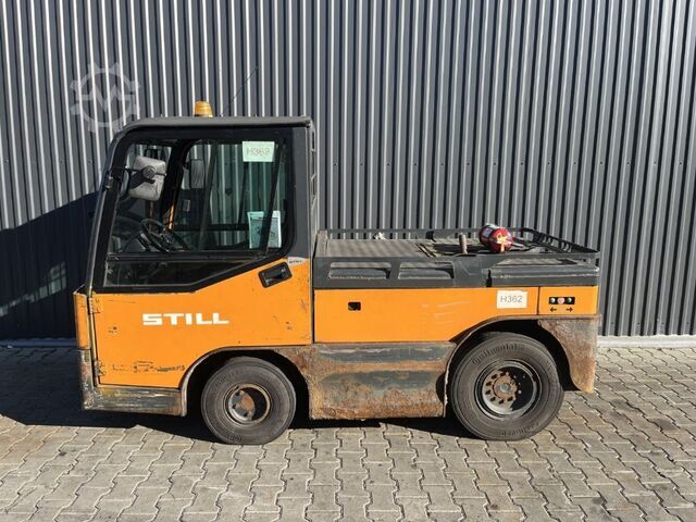 Tow Tractor Still R 07-25