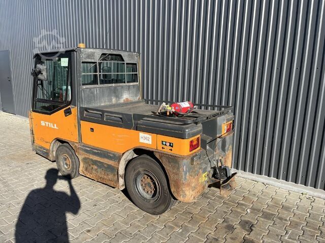 Tow Tractor Still R 07-25