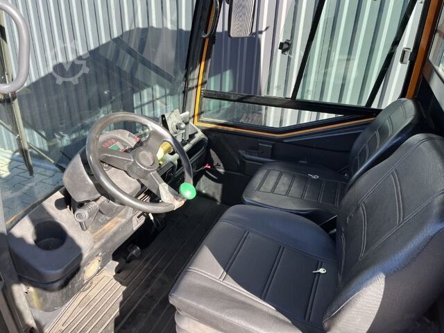 Tow Tractor Still R 07-25