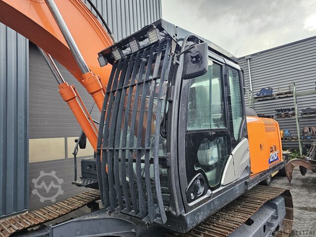Mobile excavator hitachi zx210-6 labounty genesis msd2000r scrap shear fortress