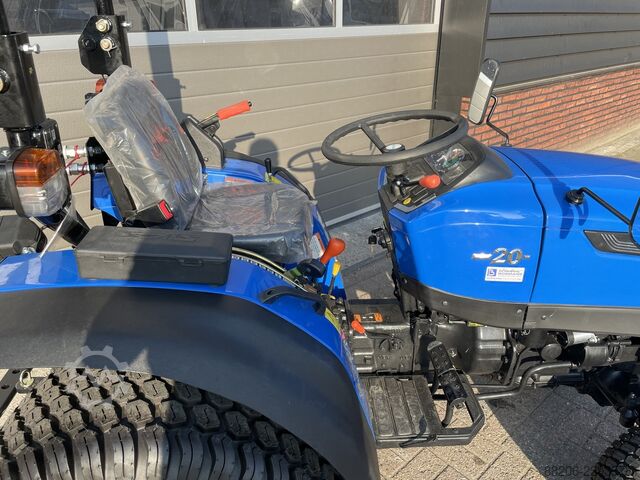 Solis 20 4WD (18.5 HP Mitsubishi) mini tractor NEW turf tires SOLIS 20 4WD (18.5 PK mitsubishi) minitractor NIEUW gazonbanden