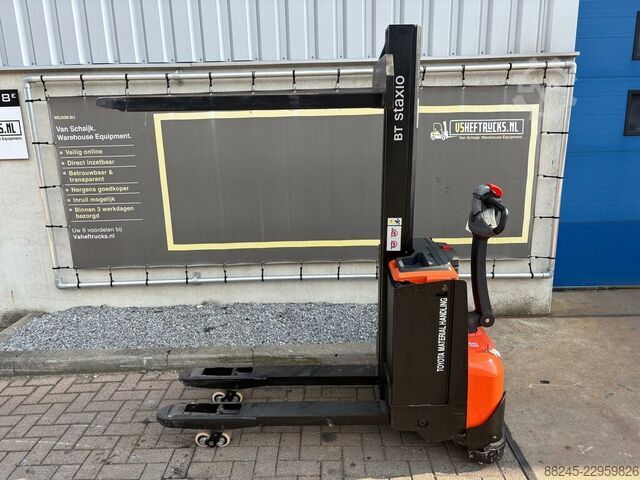 VS-23130 Electric stacker BT SWE080L with initial lift BT SWE080L