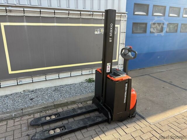 VS-23130 Electric stacker BT SWE080L with initial lift BT SWE080L