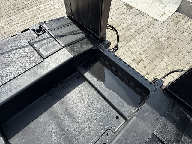 Low-bed semi-trailer for transporting construction machinery FAYMONVILLE FAYMONVILLE STZ-6WAU β 6 AXLES β 92.2GVW