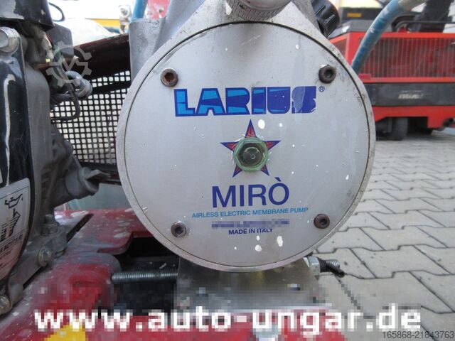 Straßenmarkierung Graco Larius Miro Liner + Airless Roadmarking