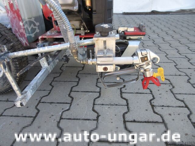 Straßenmarkierung Graco Larius Miro Liner + Airless Roadmarking