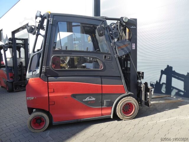 Electric 4-wheel forklift Linde E30HL-01/600