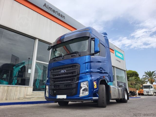 Tractor Head Ford Trucks F-Max 500. Tractora.