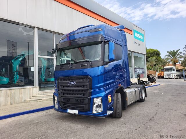 Tractor Head Ford Trucks F-Max 500. Tractora.