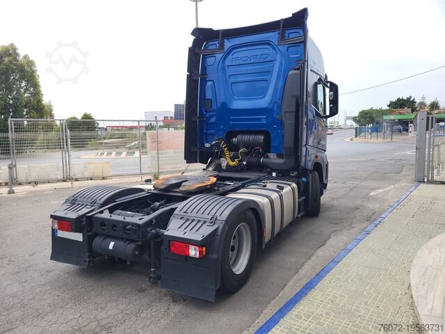 Tractor Head Ford Trucks F-Max 500. Tractora.