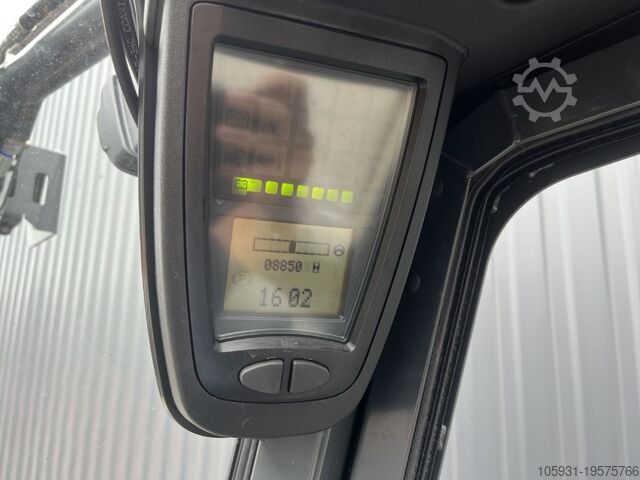 Electric 4-wheel forklift Linde E25H-01/600
