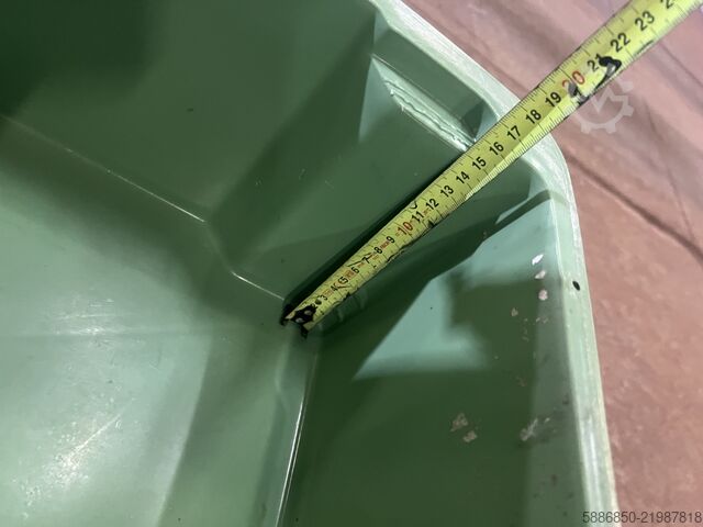 Robust plastic boxes/crates  