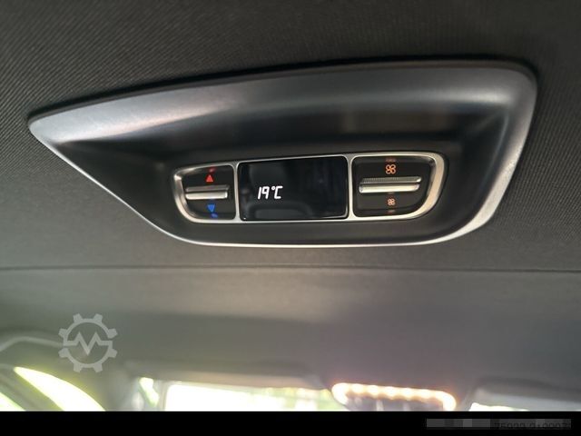 Minibus MERCEDES-BENZ V 300 d Avantgarde AMG 4MATIC AHK+STANDH:+360°