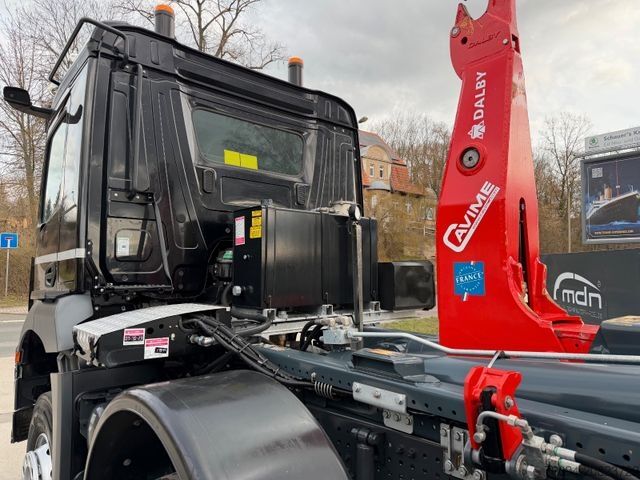 Roll-off tipper truck MERCEDES-BENZ Arocs 3243 8x4 Abrollkipper Schub/Knickhaken AHK