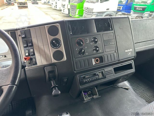 Vacuum tank truck MAN ME 18.250 B Kroll Saug/Druck/Kipp 6000L Pumpe