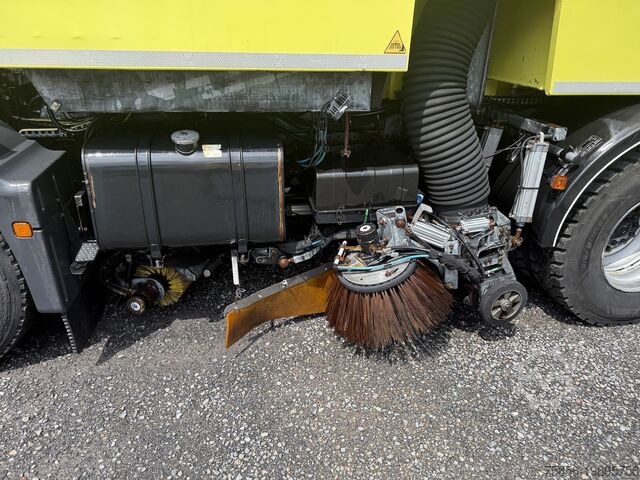 Sweeper MAN 18.250 Nothelfer Kobit K7 HD und Flächensaugung