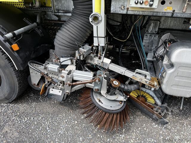 Sweeper MAN 18.250 Nothelfer Kobit K7 HD und Flächensaugung