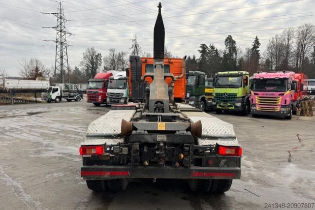 Abrollkipper VOLVO FH-520 8x4 UT-Saurier AHK