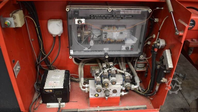 Scissor lift Holland Lift Combistar B165EL25